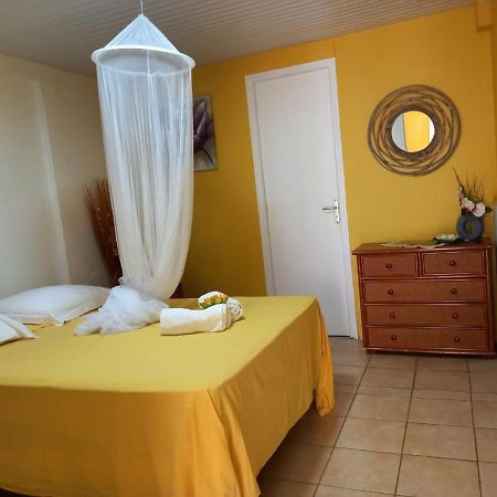 Petit Appartement Cosy Pres Des Plages Sainte-Anne Exteriör bild