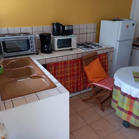 Petit Appartement Cosy Pres Des Plages Sainte-Anne Exteriör bild