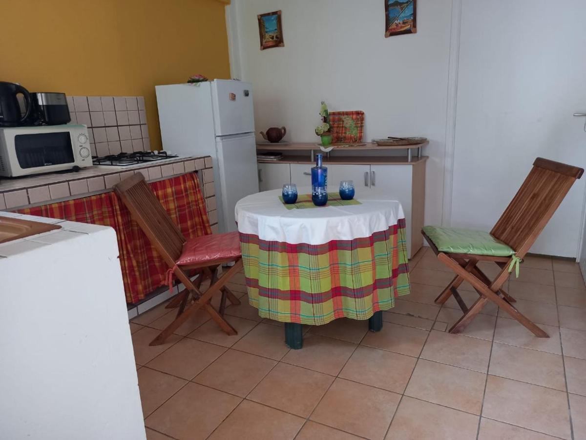 Petit Appartement Cosy Pres Des Plages Sainte-Anne Exteriör bild