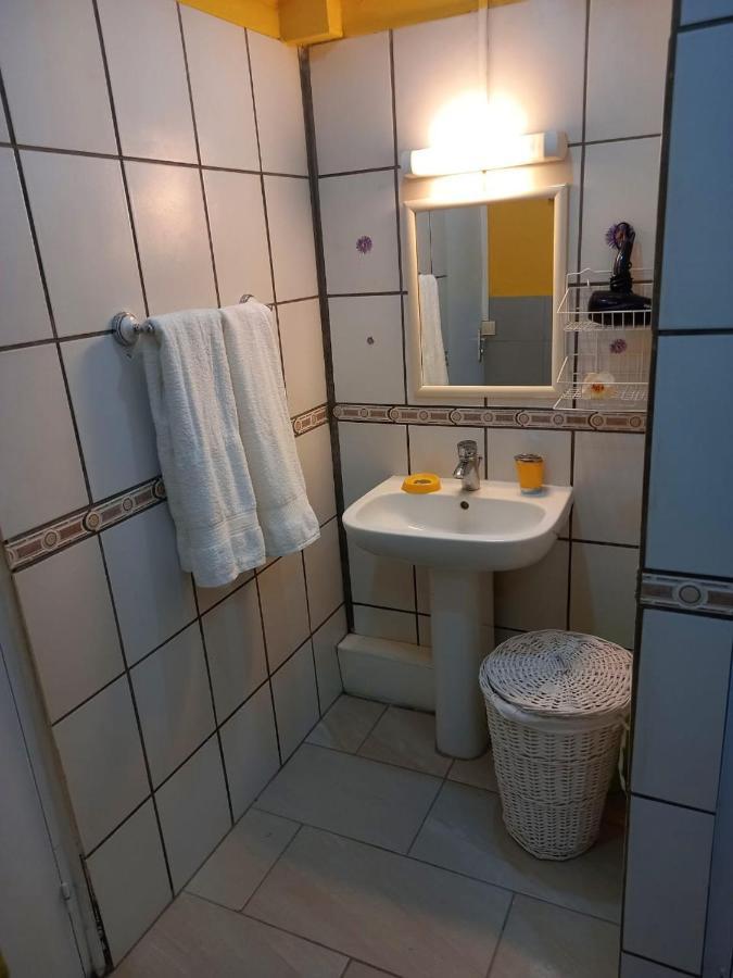 Petit Appartement Cosy Pres Des Plages Sainte-Anne Exteriör bild